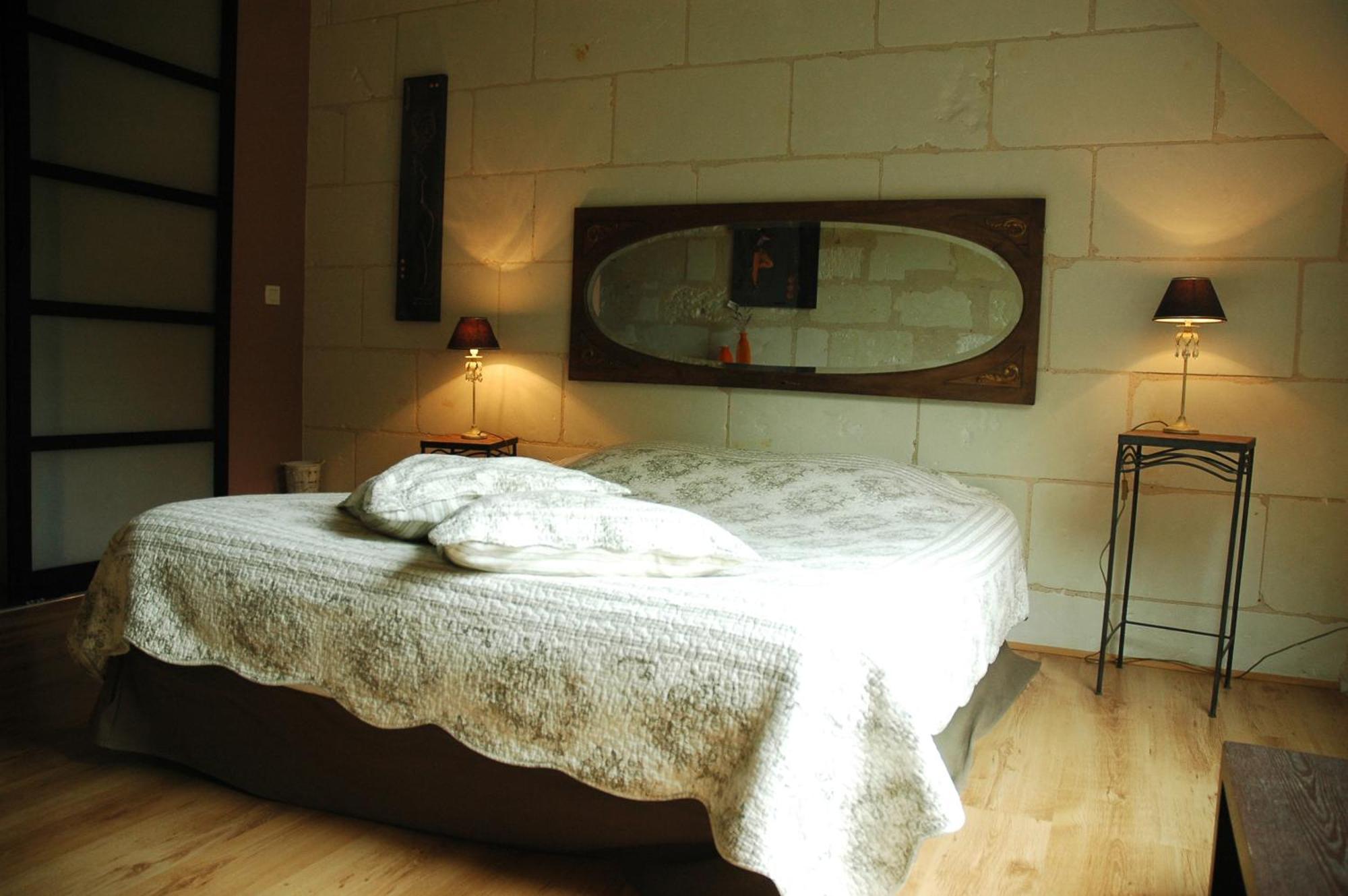Les Pierres D'aurèle Chambres d'Hôtes Saint-Georges-sur-Cher Quarto foto
